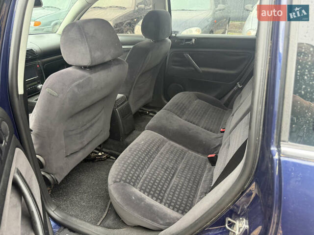 Синий Фольксваген Пассат, объемом двигателя 1.98 л и пробегом 190 тыс. км за 3999 $, фото 8 на Automoto.ua