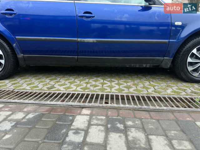 Синий Фольксваген Пассат, объемом двигателя 1.9 л и пробегом 313 тыс. км за 3999 $, фото 14 на Automoto.ua