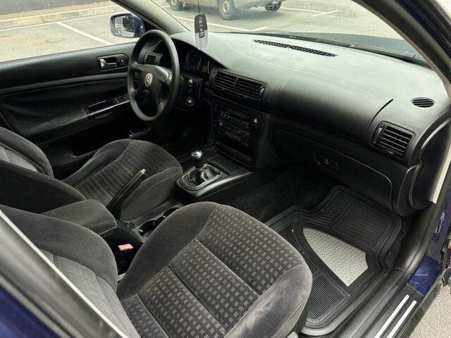 Синій Фольксваген Пассат, об'ємом двигуна 1.9 л та пробігом 380 тис. км за 2000 $, фото 8 на Automoto.ua