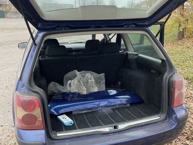 Синий Фольксваген Пассат, объемом двигателя 1.9 л и пробегом 370 тыс. км за 2399 $, фото 10 на Automoto.ua