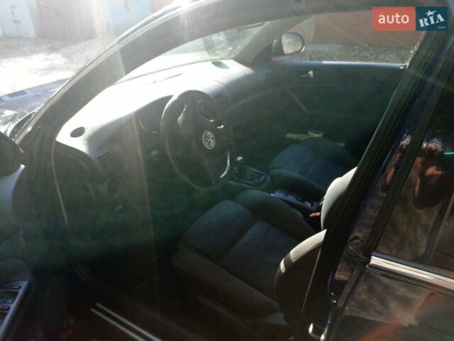 Синий Фольксваген Пассат, объемом двигателя 2.5 л и пробегом 285 тыс. км за 5200 $, фото 5 на Automoto.ua