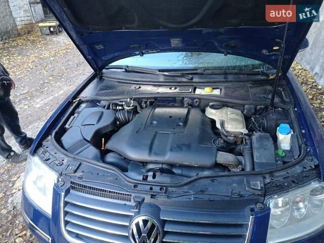 Синий Фольксваген Пассат, объемом двигателя 2.5 л и пробегом 285 тыс. км за 5200 $, фото 1 на Automoto.ua