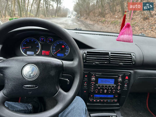 Синий Фольксваген Пассат, объемом двигателя 1.78 л и пробегом 273 тыс. км за 2599 $, фото 6 на Automoto.ua