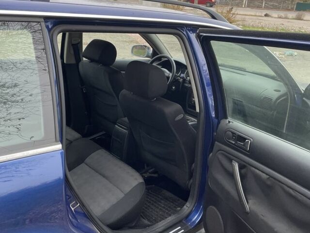 Синий Фольксваген Пассат, объемом двигателя 1.9 л и пробегом 370 тыс. км за 2399 $, фото 9 на Automoto.ua