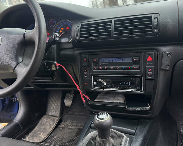 Синий Фольксваген Пассат, объемом двигателя 1.9 л и пробегом 313 тыс. км за 3999 $, фото 17 на Automoto.ua