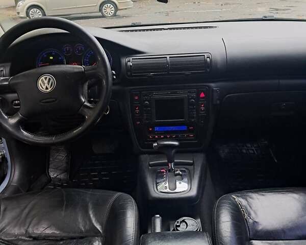 Синий Фольксваген Пассат, объемом двигателя 2.5 л и пробегом 232 тыс. км за 4200 $, фото 18 на Automoto.ua