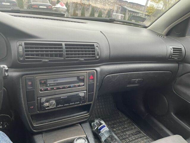 Синий Фольксваген Пассат, объемом двигателя 1.9 л и пробегом 370 тыс. км за 2399 $, фото 7 на Automoto.ua