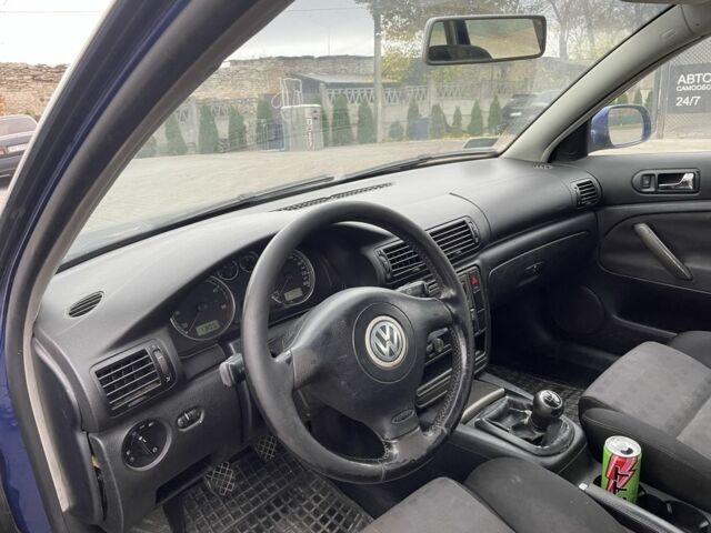 Синий Фольксваген Пассат, объемом двигателя 1.9 л и пробегом 370 тыс. км за 2399 $, фото 6 на Automoto.ua