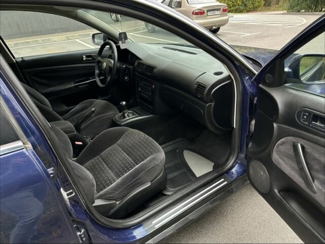 Синій Фольксваген Пассат, об'ємом двигуна 1.9 л та пробігом 380 тис. км за 2000 $, фото 12 на Automoto.ua