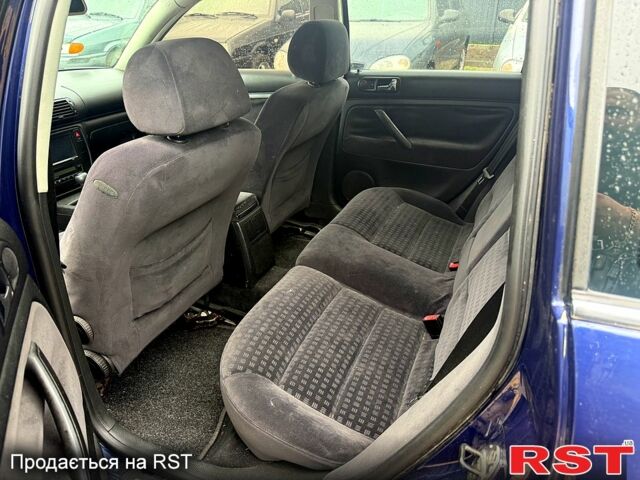 Синій Фольксваген Пассат, об'ємом двигуна 2 л та пробігом 190 тис. км за 4500 $, фото 2 на Automoto.ua