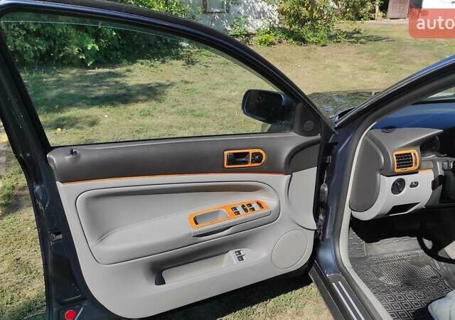 Синий Фольксваген Пассат, объемом двигателя 1.78 л и пробегом 200 тыс. км за 5200 $, фото 5 на Automoto.ua