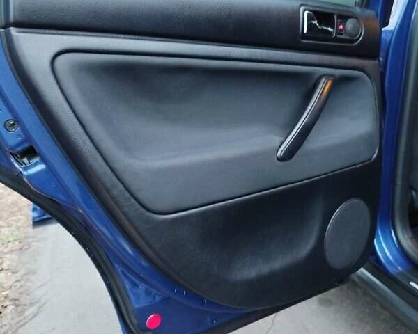 Синій Фольксваген Пассат, об'ємом двигуна 2 л та пробігом 295 тис. км за 4850 $, фото 12 на Automoto.ua