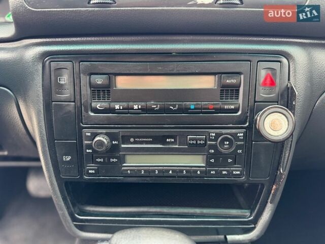 Синий Фольксваген Пассат, объемом двигателя 1.9 л и пробегом 302 тыс. км за 3999 $, фото 35 на Automoto.ua