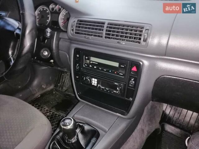 Синій Фольксваген Пассат, об'ємом двигуна 2 л та пробігом 316 тис. км за 3400 $, фото 4 на Automoto.ua