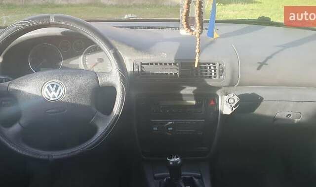 Синий Фольксваген Пассат, объемом двигателя 1.9 л и пробегом 300 тыс. км за 2050 $, фото 1 на Automoto.ua