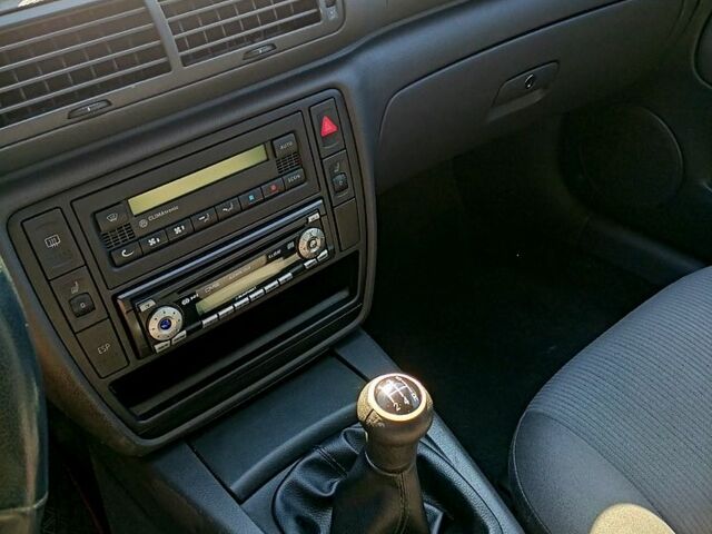 Синий Фольксваген Пассат, объемом двигателя 1.6 л и пробегом 200 тыс. км за 5000 $, фото 6 на Automoto.ua