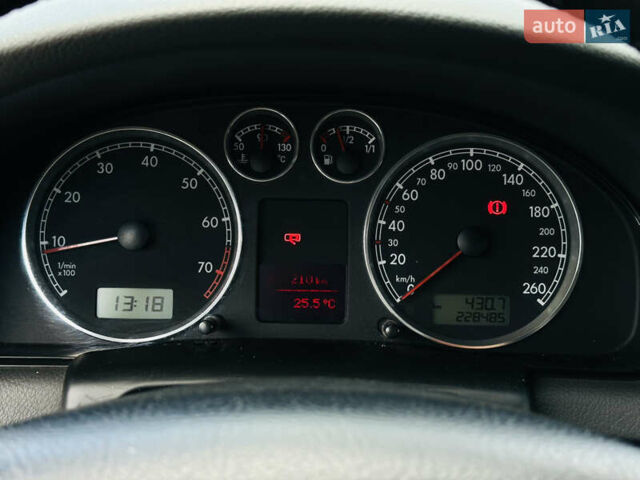 Синій Фольксваген Пассат, об'ємом двигуна 1.6 л та пробігом 228 тис. км за 6300 $, фото 28 на Automoto.ua