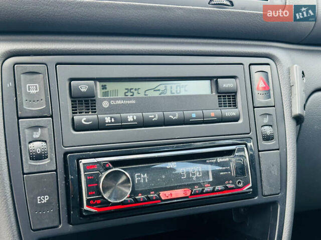 Синій Фольксваген Пассат, об'ємом двигуна 1.6 л та пробігом 228 тис. км за 6300 $, фото 29 на Automoto.ua