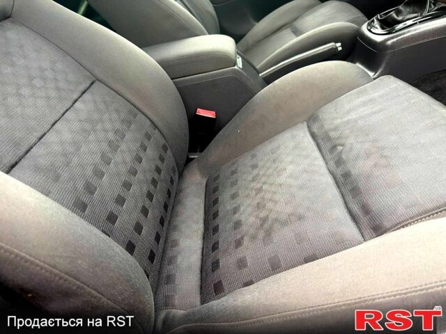 Синий Фольксваген Пассат, объемом двигателя 2.5 л и пробегом 225 тыс. км за 4490 $, фото 10 на Automoto.ua