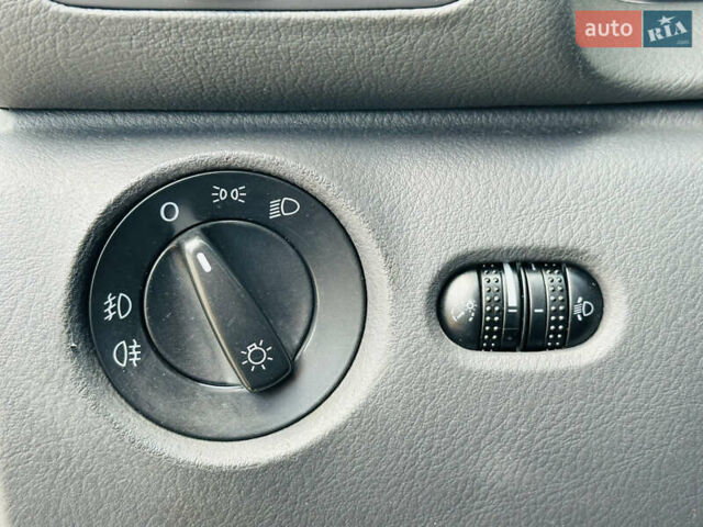 Синій Фольксваген Пассат, об'ємом двигуна 1.6 л та пробігом 228 тис. км за 6300 $, фото 31 на Automoto.ua