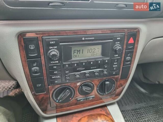 Синий Фольксваген Пассат, объемом двигателя 1.9 л и пробегом 470 тыс. км за 4600 $, фото 13 на Automoto.ua