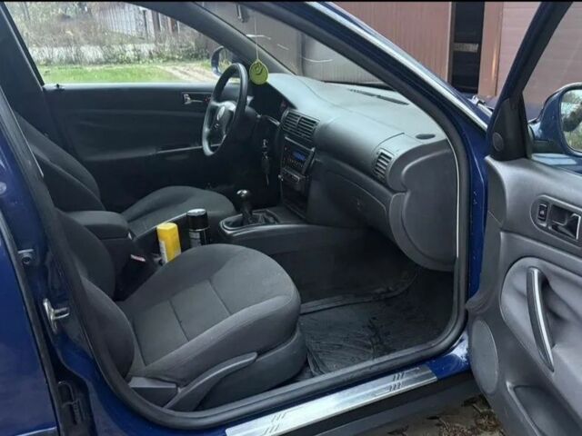 Фольксваген Пассат 2004 в Прилуках на Automoto.ua Синий Фольксваген Пассат, объемом двигателя 1.9 л и пробегом 229 тыс. км за 2600 $, фото 4 на Automoto.ua