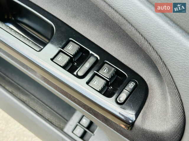 Синій Фольксваген Пассат, об'ємом двигуна 1.6 л та пробігом 228 тис. км за 6300 $, фото 26 на Automoto.ua