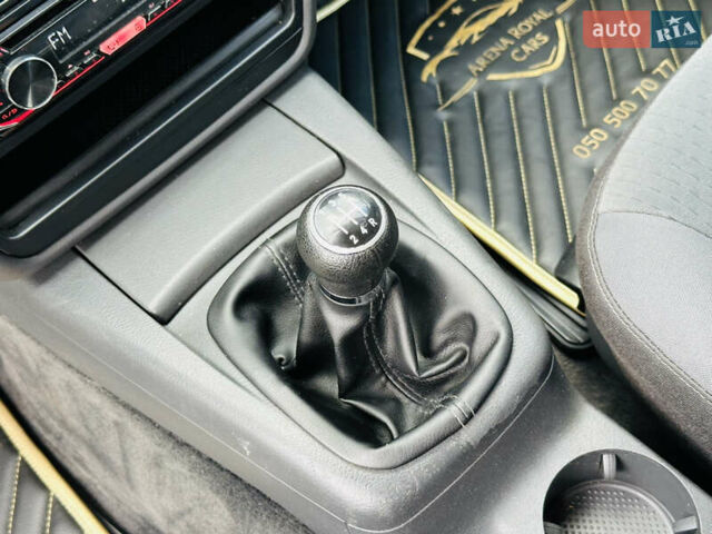 Синій Фольксваген Пассат, об'ємом двигуна 1.6 л та пробігом 228 тис. км за 6300 $, фото 30 на Automoto.ua