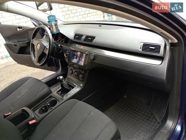 Синий Фольксваген Пассат, объемом двигателя 1.6 л и пробегом 236 тыс. км за 5499 $, фото 21 на Automoto.ua