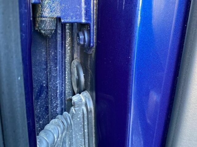 Синій Фольксваген Пассат, об'ємом двигуна 1.6 л та пробігом 237 тис. км за 4000 $, фото 10 на Automoto.ua
