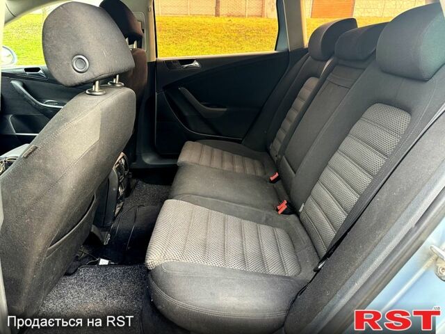 Синій Фольксваген Пассат, об'ємом двигуна 2 л та пробігом 289 тис. км за 5400 $, фото 6 на Automoto.ua