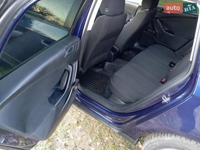 Синий Фольксваген Пассат, объемом двигателя 1.6 л и пробегом 236 тыс. км за 5100 $, фото 17 на Automoto.ua