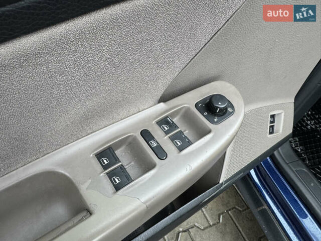 Синий Фольксваген Пассат, объемом двигателя 1.97 л и пробегом 358 тыс. км за 5900 $, фото 11 на Automoto.ua