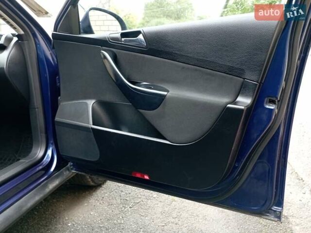 Синий Фольксваген Пассат, объемом двигателя 1.6 л и пробегом 236 тыс. км за 5499 $, фото 29 на Automoto.ua