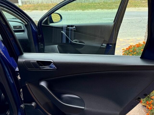 Синий Фольксваген Пассат, объемом двигателя 1.6 л и пробегом 181 тыс. км за 5700 $, фото 6 на Automoto.ua