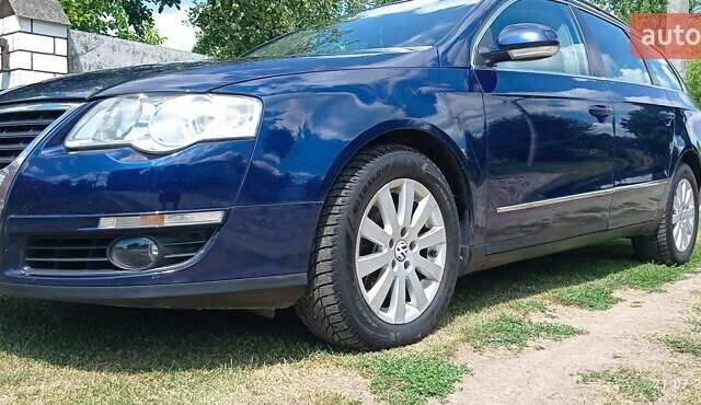 Синій Фольксваген Пассат, об'ємом двигуна 2 л та пробігом 272 тис. км за 7300 $, фото 78 на Automoto.ua