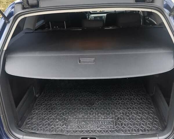 Синий Фольксваген Пассат, объемом двигателя 1.6 л и пробегом 286 тыс. км за 4700 $, фото 2 на Automoto.ua