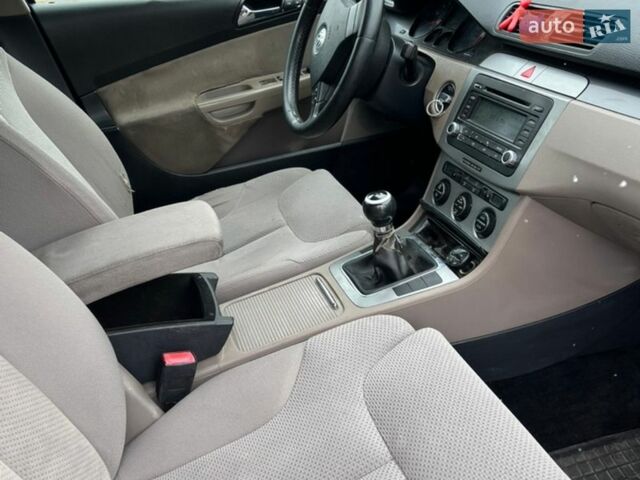 Синий Фольксваген Пассат, объемом двигателя 1.98 л и пробегом 340 тыс. км за 3999 $, фото 9 на Automoto.ua