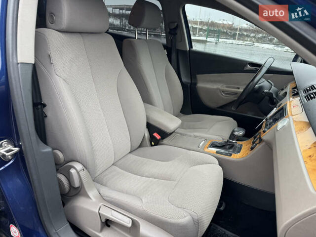 Синий Фольксваген Пассат, объемом двигателя 1.97 л и пробегом 358 тыс. км за 5900 $, фото 14 на Automoto.ua