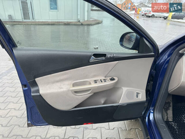Синий Фольксваген Пассат, объемом двигателя 1.97 л и пробегом 358 тыс. км за 5900 $, фото 13 на Automoto.ua