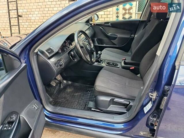 Синій Фольксваген Пассат, об'ємом двигуна 1.6 л та пробігом 237 тис. км за 5400 $, фото 30 на Automoto.ua