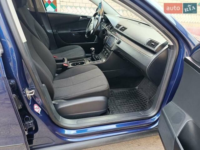 Синій Фольксваген Пассат, об'ємом двигуна 1.6 л та пробігом 237 тис. км за 5400 $, фото 34 на Automoto.ua