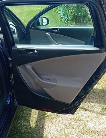 Синій Фольксваген Пассат, об'ємом двигуна 2 л та пробігом 272 тис. км за 7300 $, фото 58 на Automoto.ua