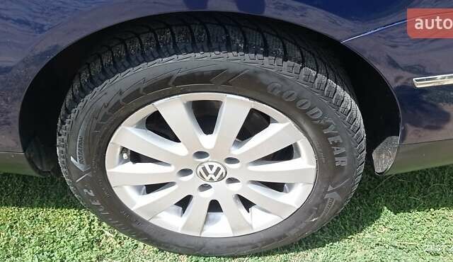 Синій Фольксваген Пассат, об'ємом двигуна 2 л та пробігом 272 тис. км за 7300 $, фото 73 на Automoto.ua