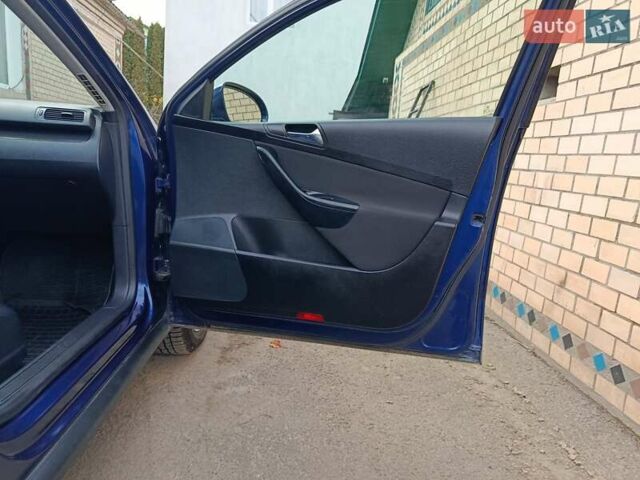 Синій Фольксваген Пассат, об'ємом двигуна 1.6 л та пробігом 237 тис. км за 5400 $, фото 35 на Automoto.ua