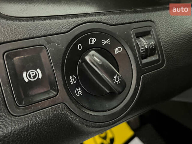 Синий Фольксваген Пассат, объемом двигателя 1.97 л и пробегом 340 тыс. км за 5600 $, фото 12 на Automoto.ua