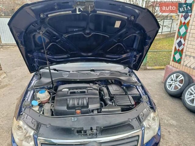 Синій Фольксваген Пассат, об'ємом двигуна 1.6 л та пробігом 237 тис. км за 5400 $, фото 3 на Automoto.ua