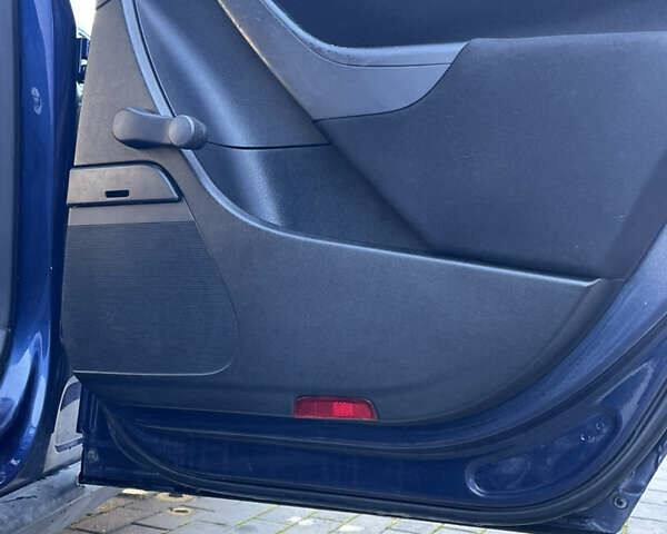 Синий Фольксваген Пассат, объемом двигателя 1.6 л и пробегом 235 тыс. км за 4700 $, фото 19 на Automoto.ua