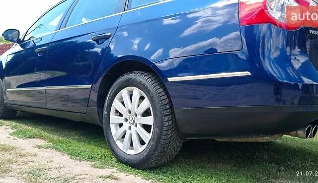 Синій Фольксваген Пассат, об'ємом двигуна 2 л та пробігом 272 тис. км за 7300 $, фото 80 на Automoto.ua