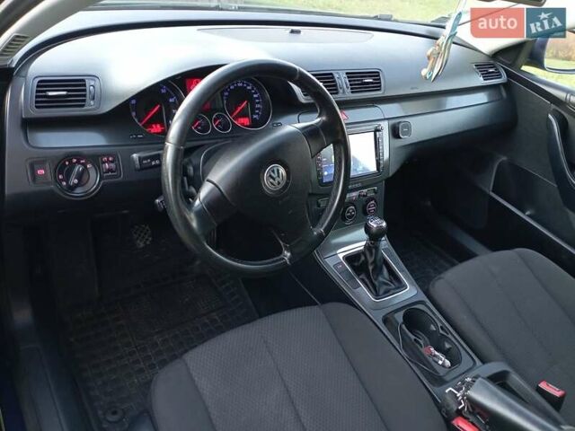 Синий Фольксваген Пассат, объемом двигателя 1.6 л и пробегом 236 тыс. км за 5100 $, фото 24 на Automoto.ua